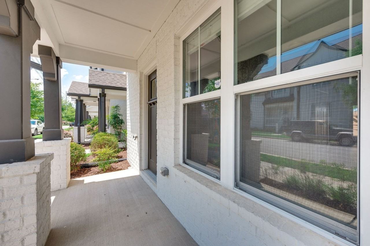 1527 57th Ave N - Photo 4 of 29