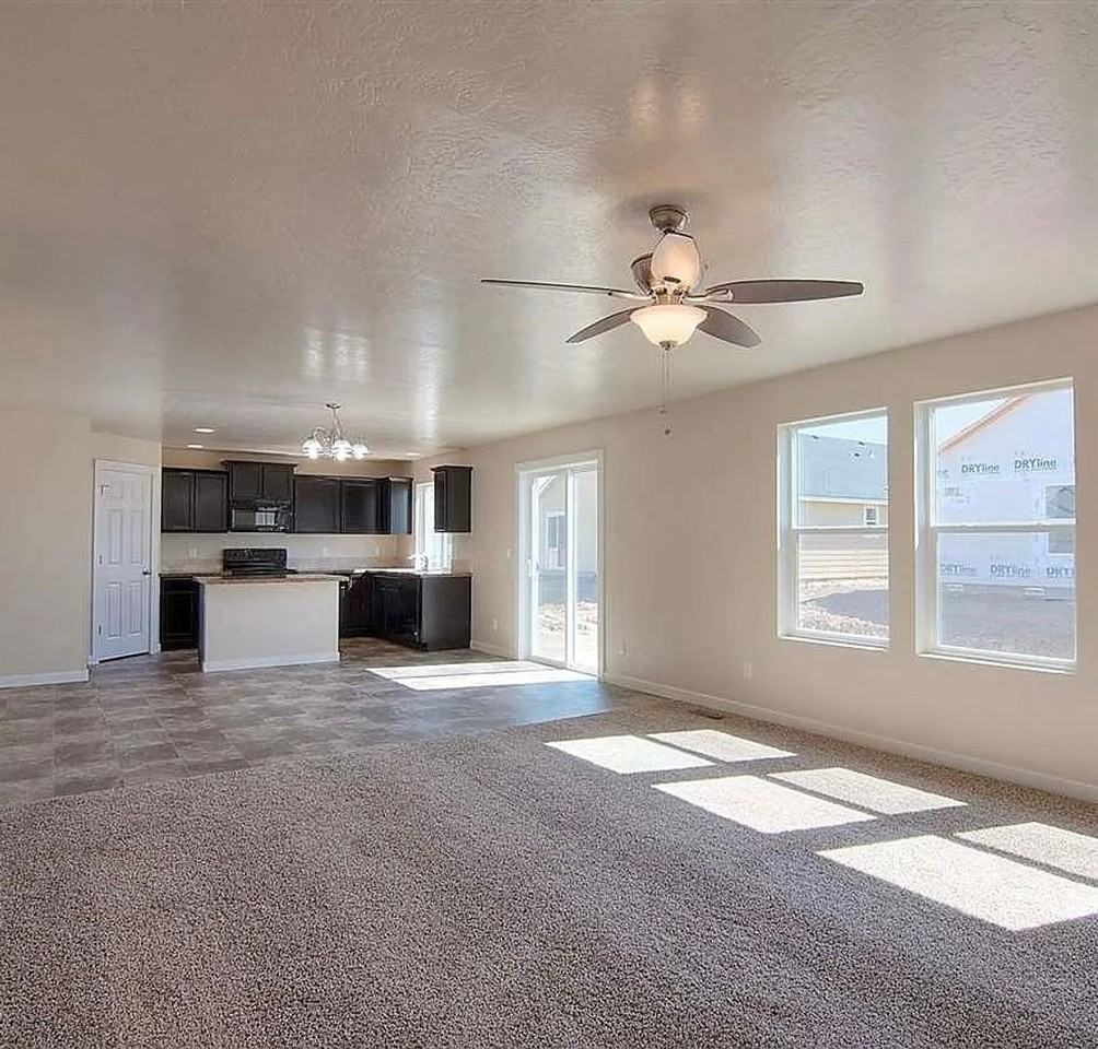 698 N Scotney Ave - Photo 6 of 19