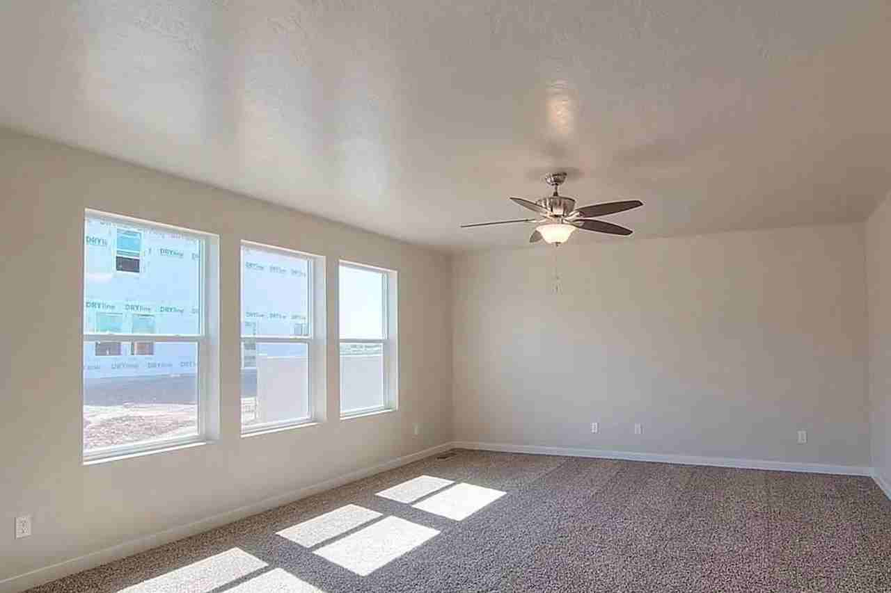 698 N Scotney Ave - Photo 7 of 19