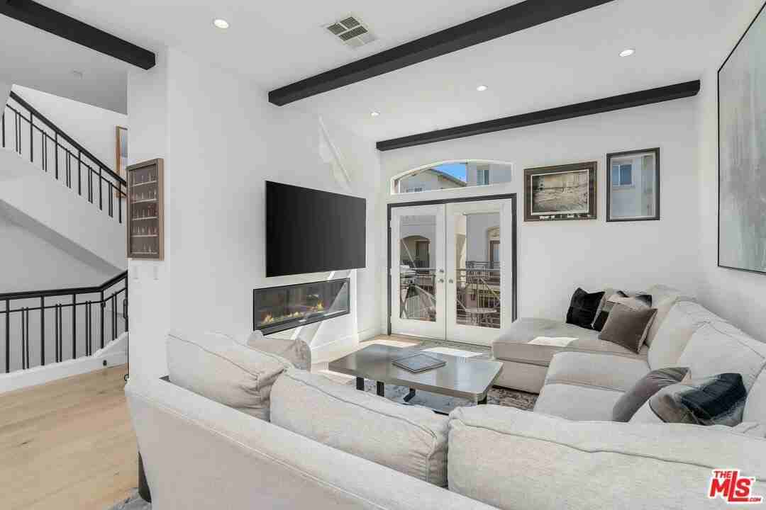 5732 Celedon Crk - Photo 5 of 18