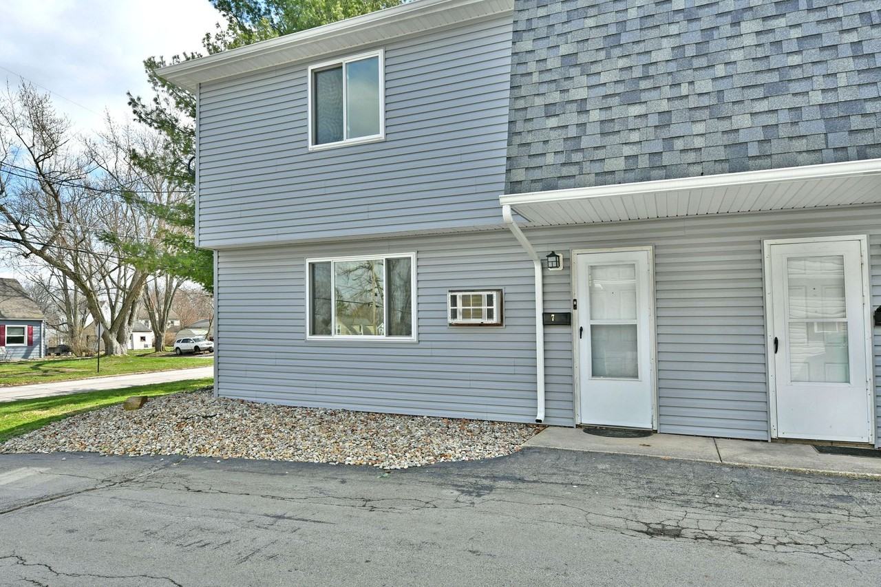 72 S Roanoke Ave - Photo 2 of 49