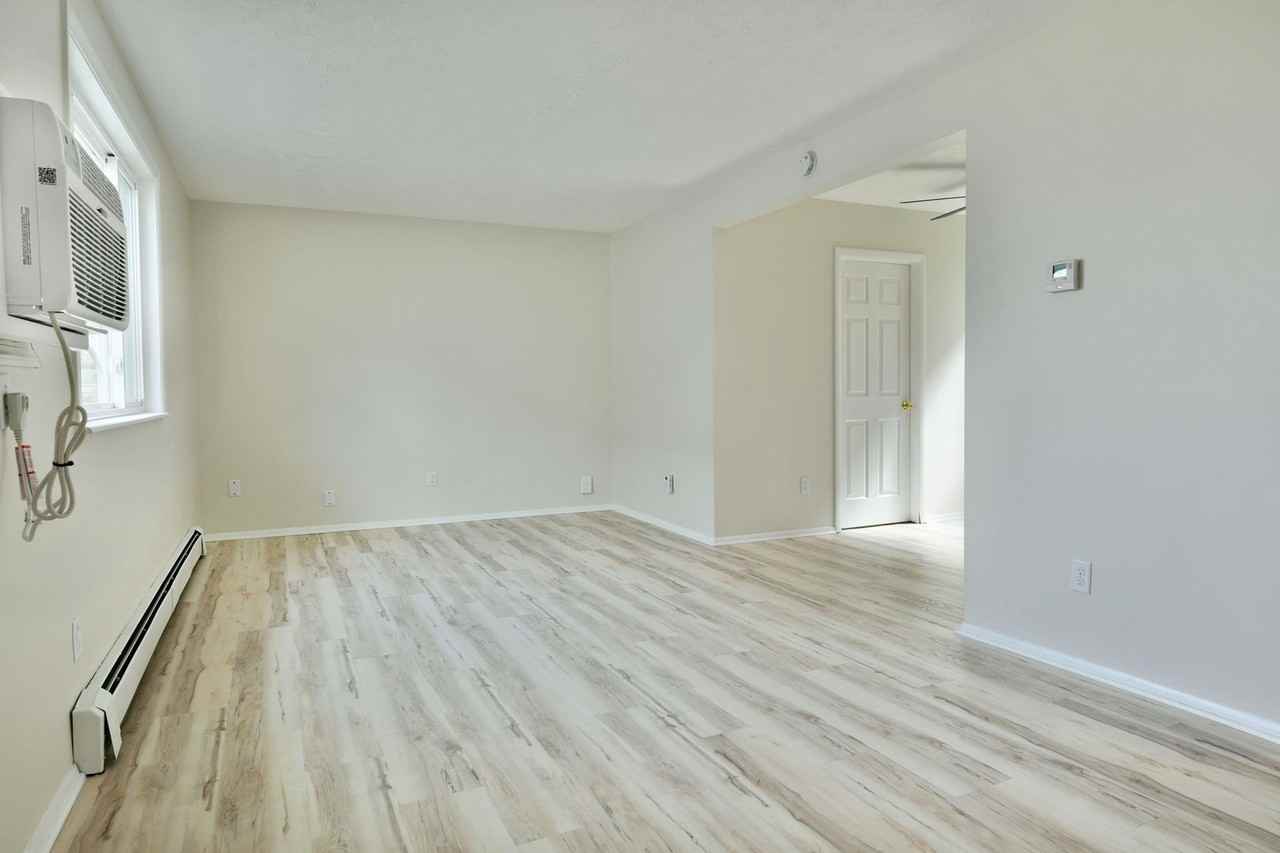 72 S Roanoke Ave - Photo 3 of 49