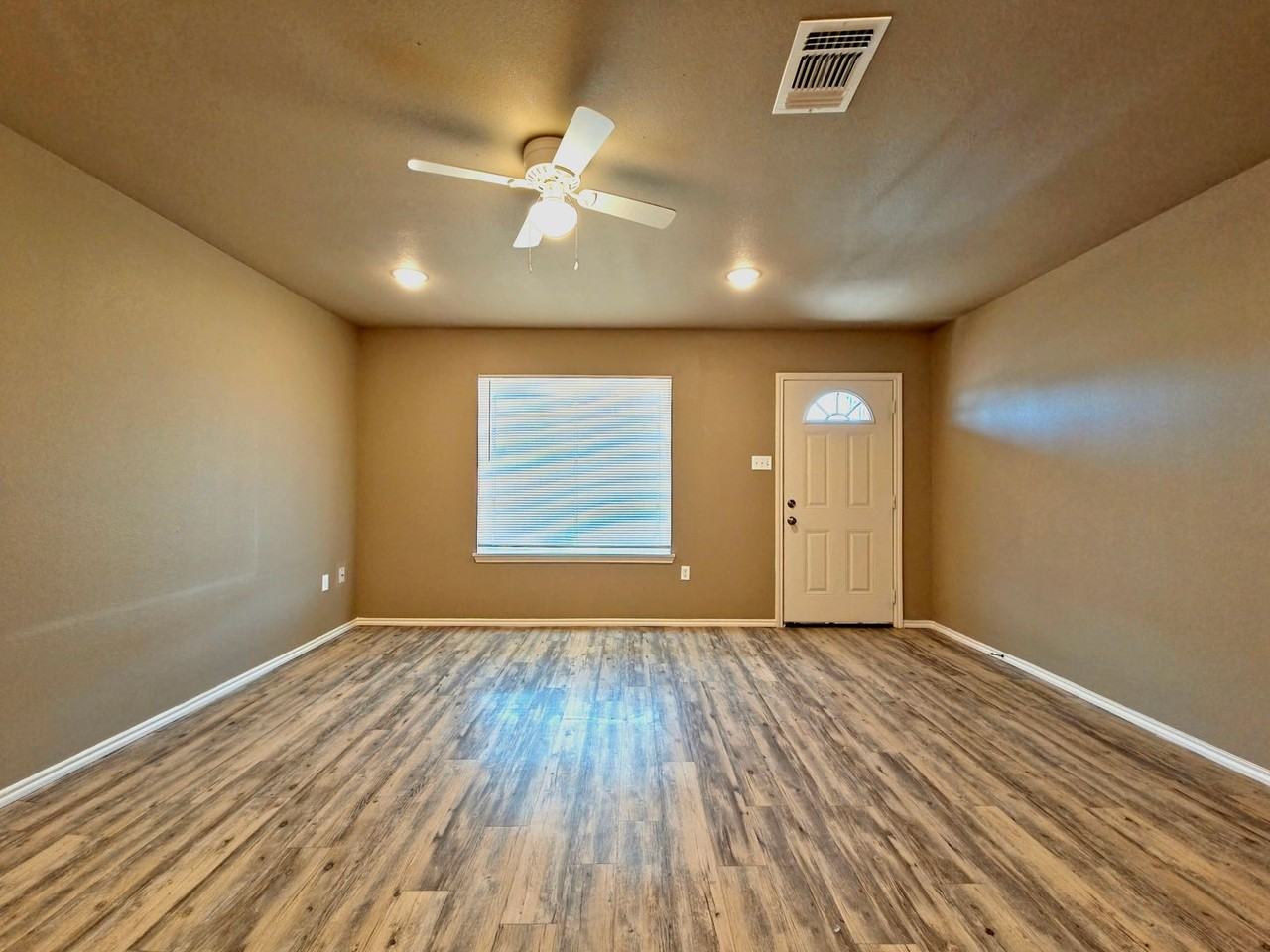 2221 E Main St - Photo 2 of 12