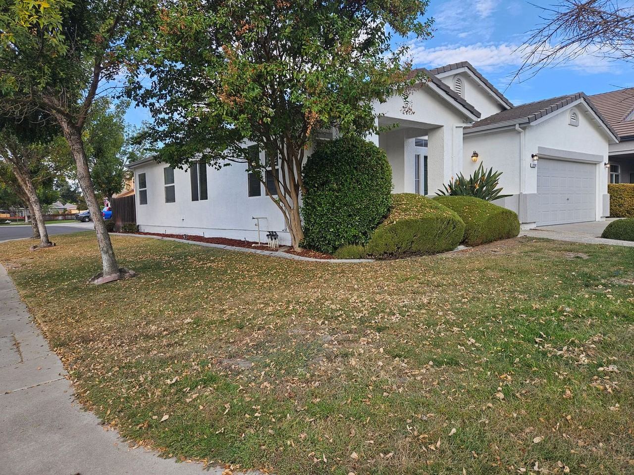 3201 Dauphine St - Photo 3 of 42