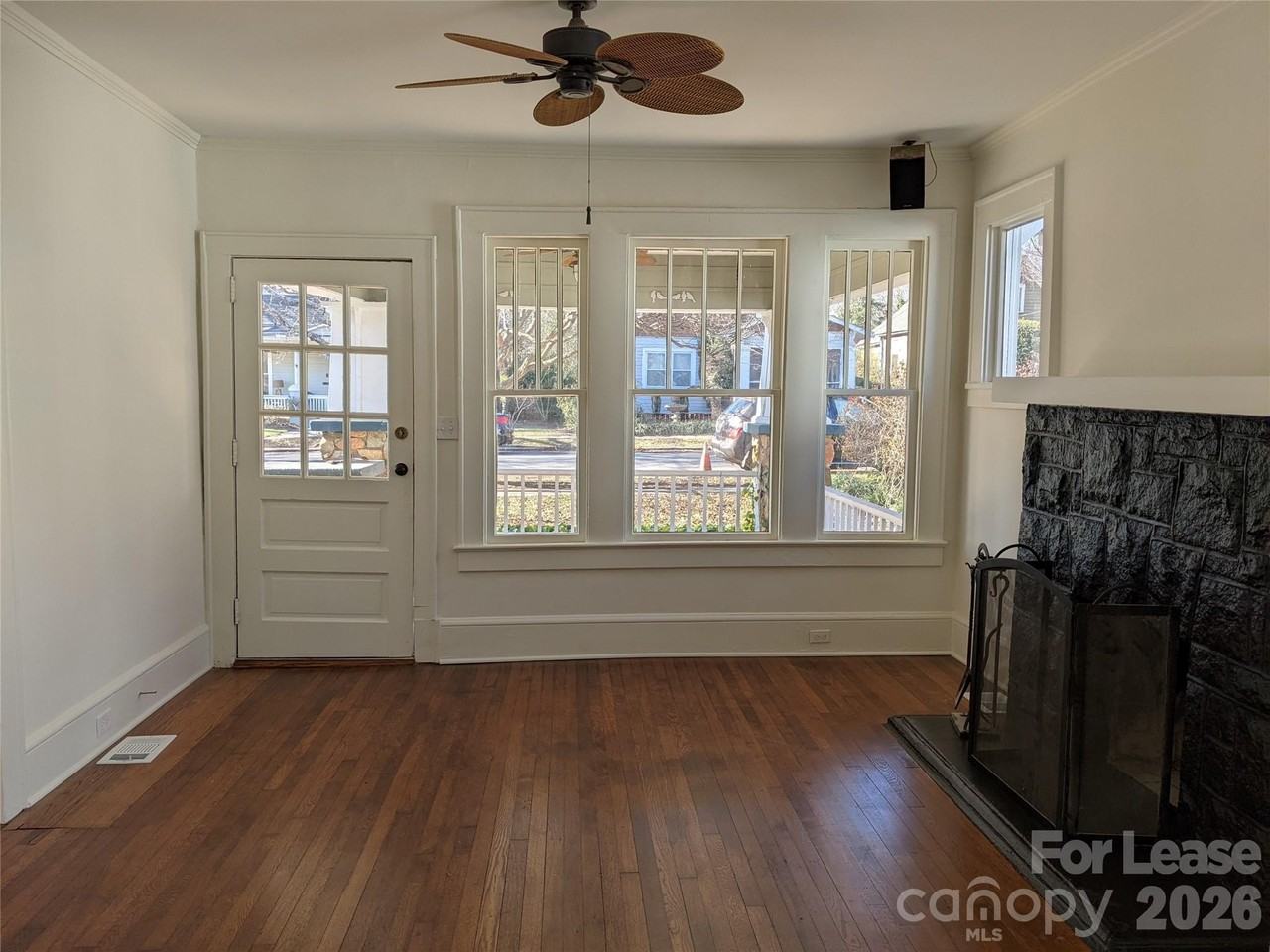 1324 Thomas Ave - Photo 6 of 12