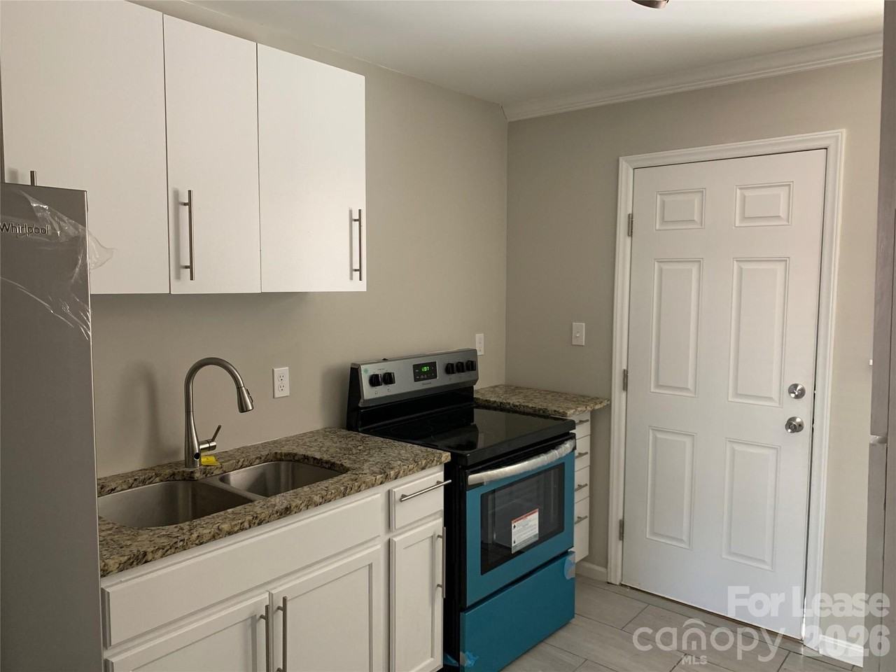 2717 Columbus Cir - Photo 4 of 10