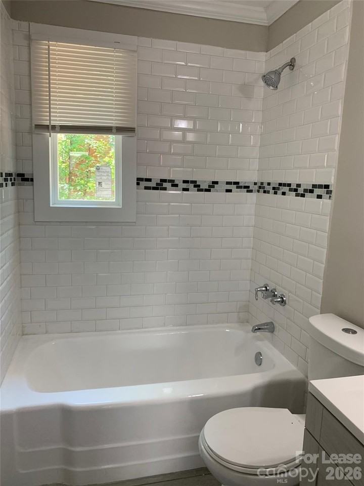 2717 Columbus Cir - Photo 7 of 10