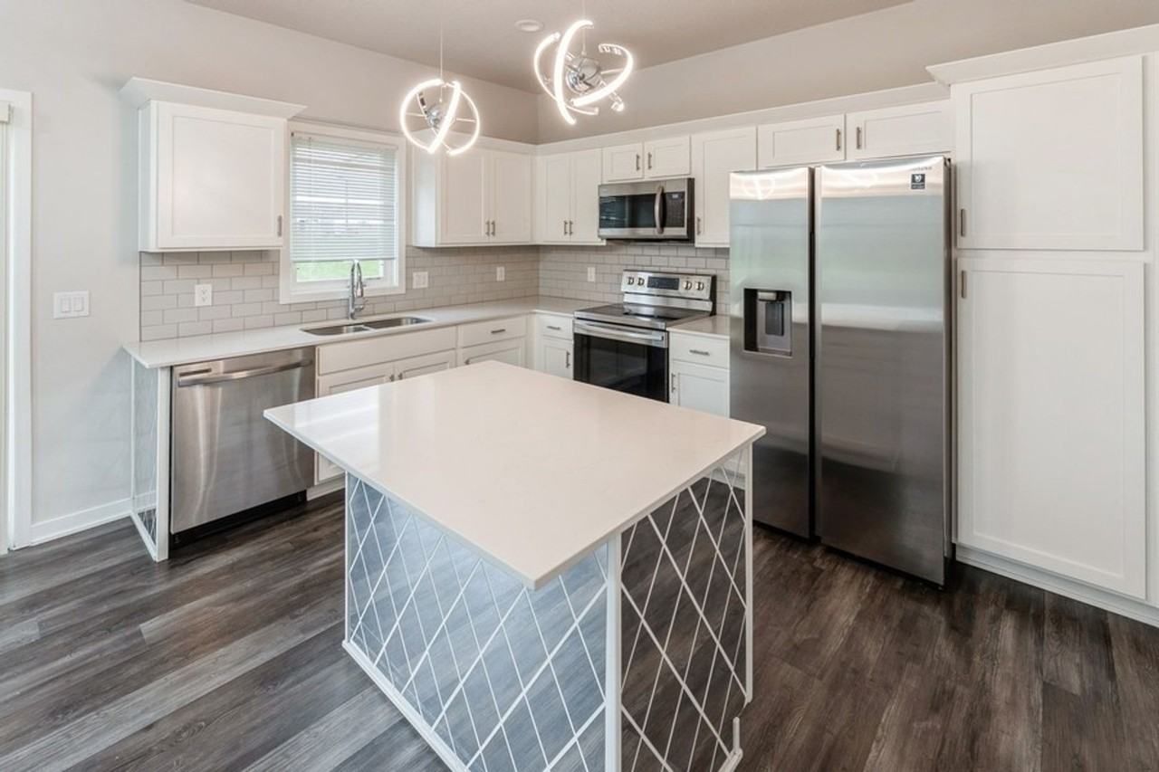 16619 Oakwood Dr - Photo 3 of 16