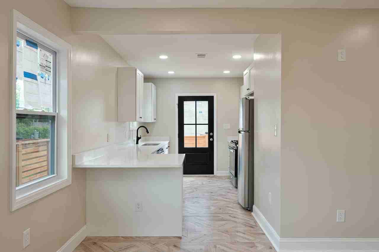 1405 Holt St - Photo 6 of 16