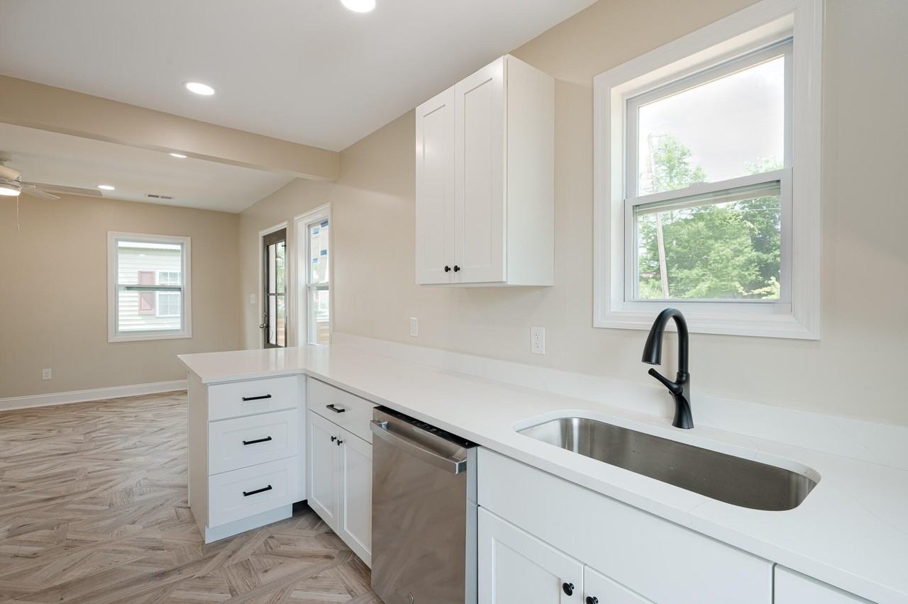 1405 Holt St - Photo 7 of 16