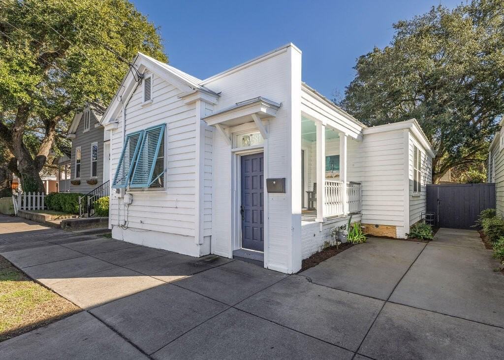 381 Sumter St - Photo 2 of 29