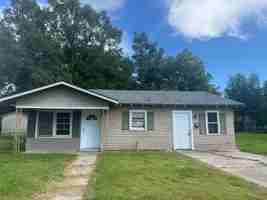 featured image of 616 E 11th St