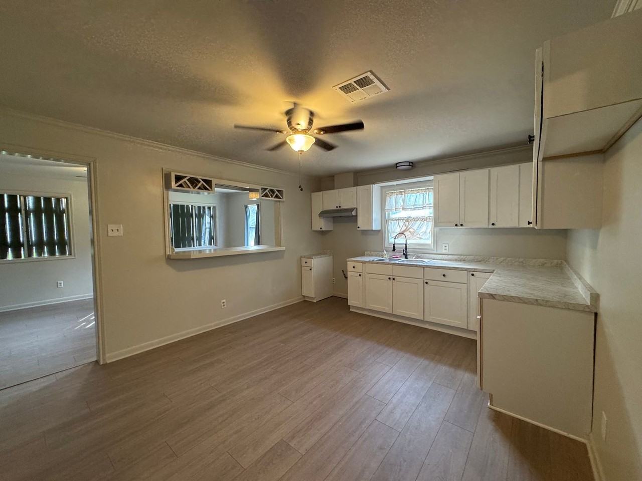 616 E 11th St - Photo 3 of 13