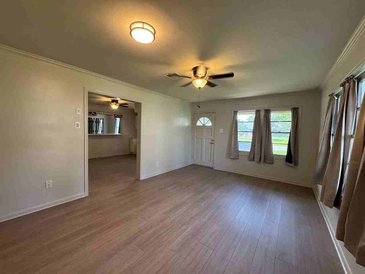 616 E 11th St - Photo 5 of 13