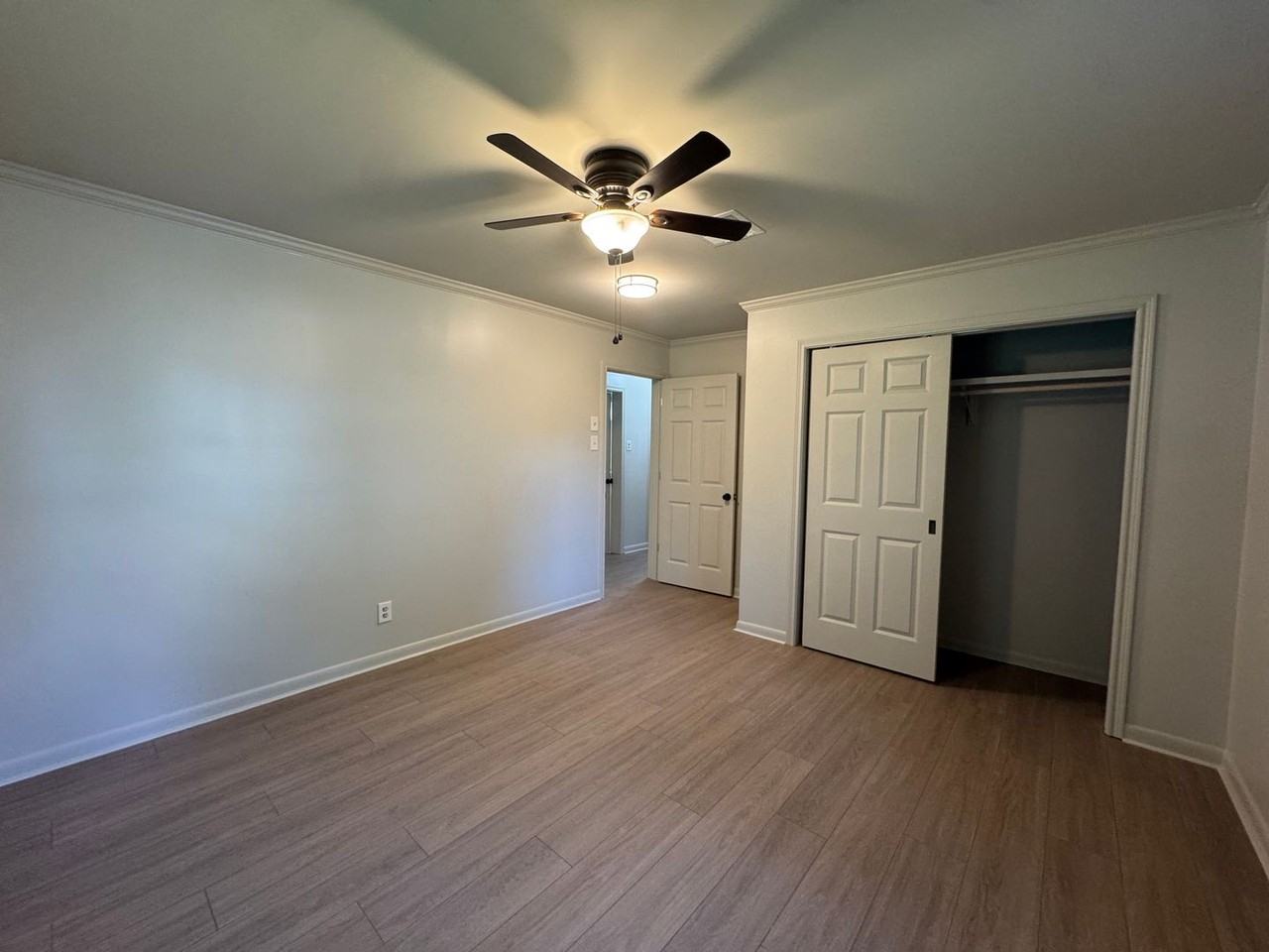 616 E 11th St - Photo 6 of 13