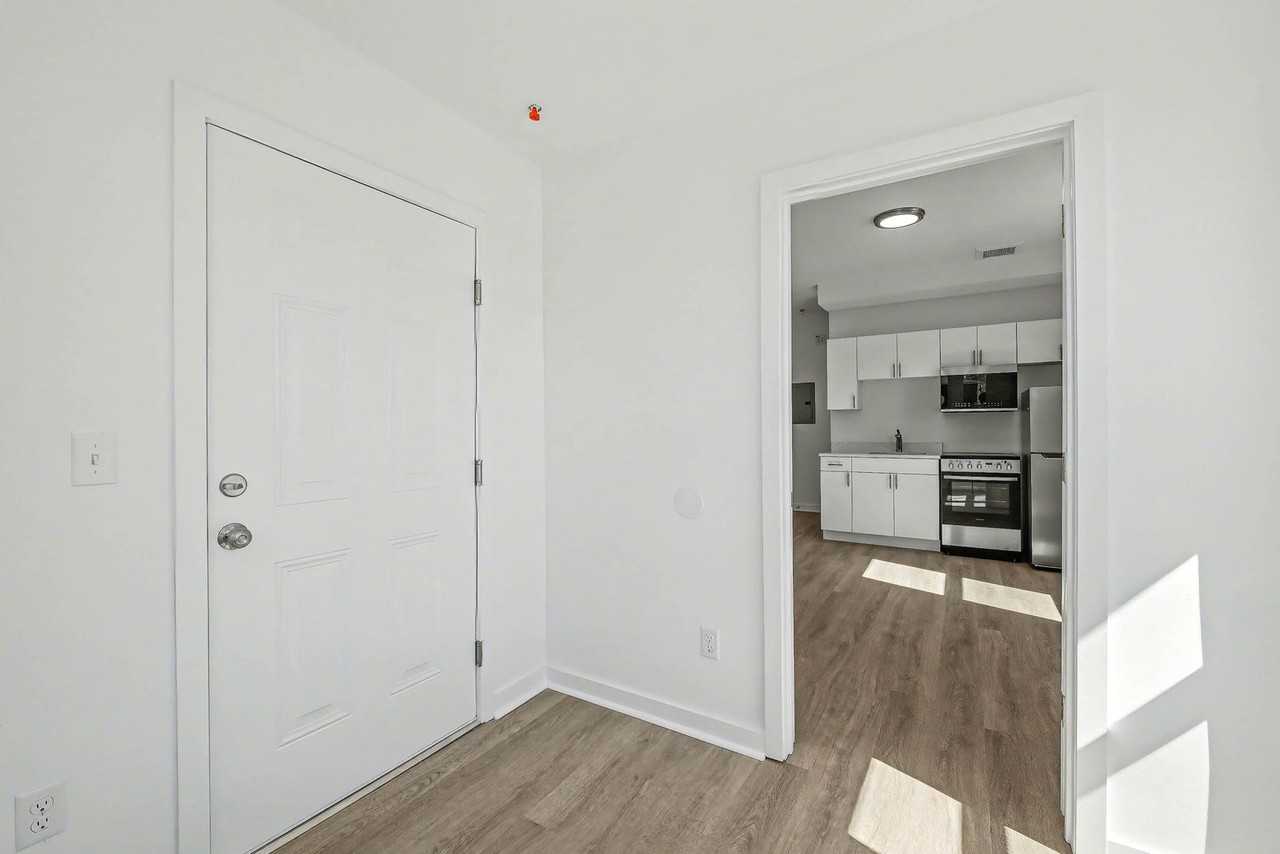 NEW STUDIOS, 1 - Photo 4 of 13