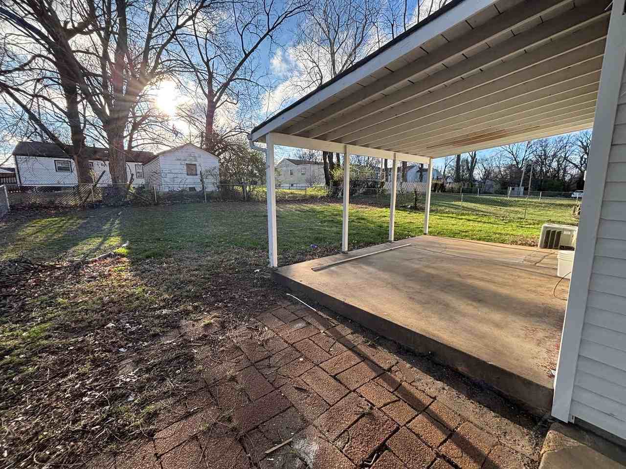 6118 Hancock Ave - Photo 2 of 17