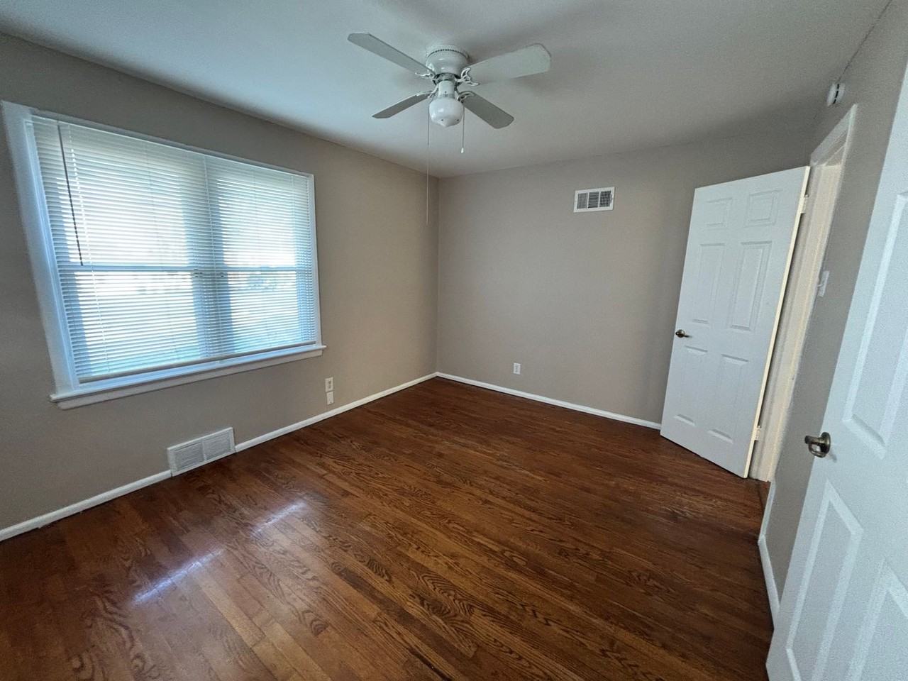 6118 Hancock Ave - Photo 6 of 17