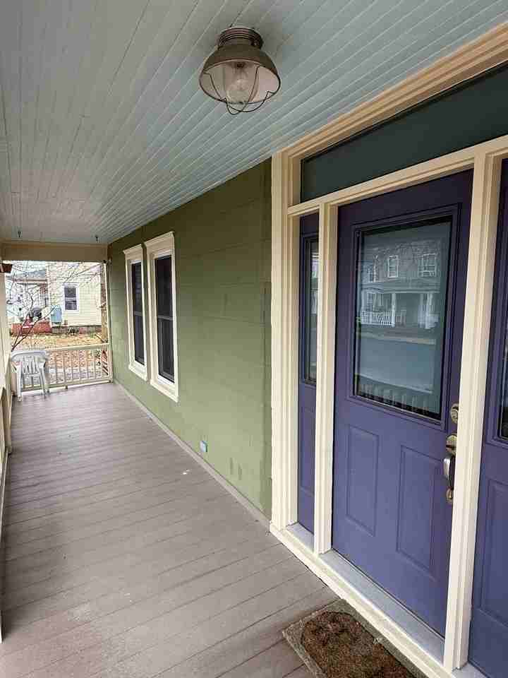 406 Robbins St - Photo 2 of 23