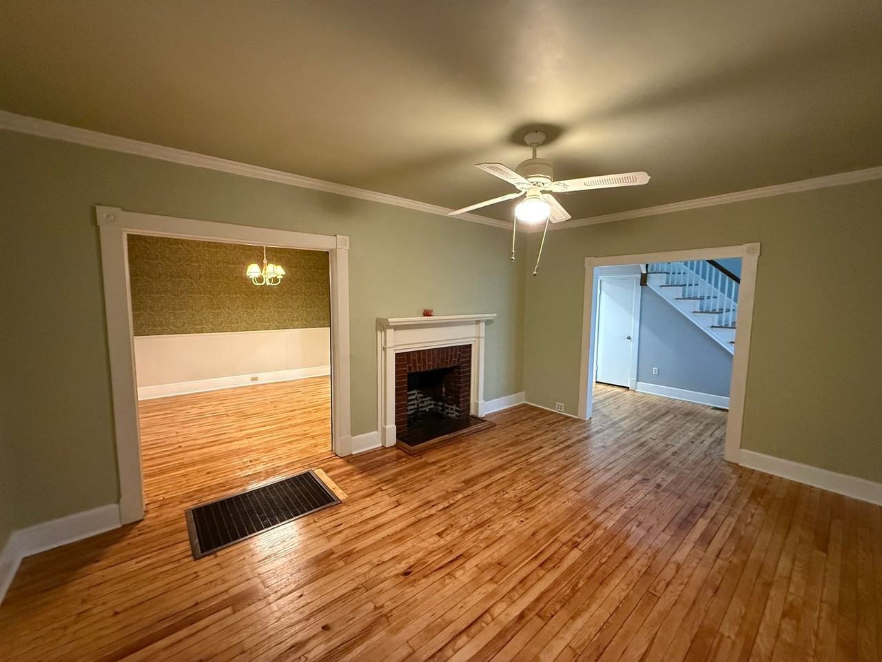 406 Robbins St - Photo 3 of 23