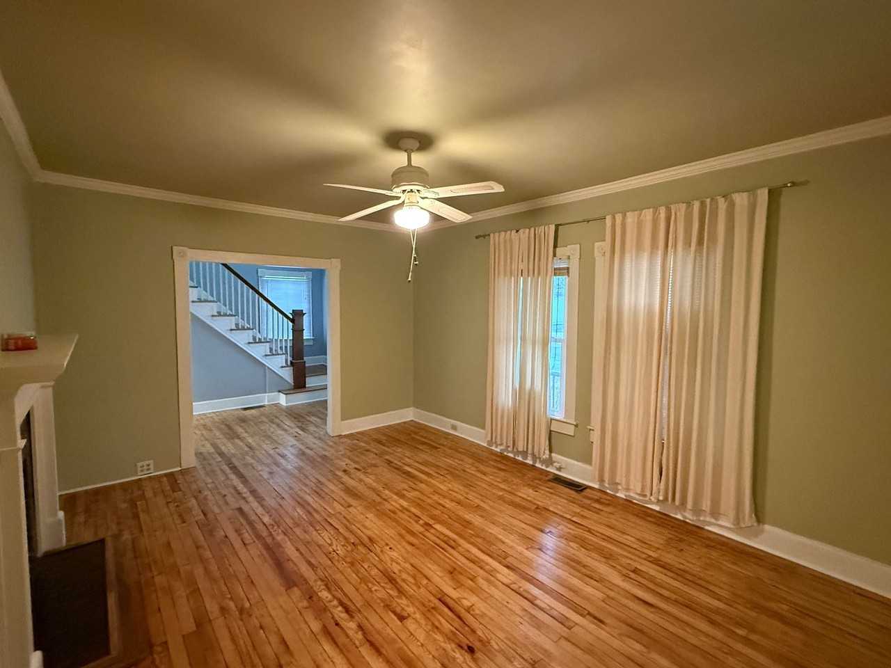 406 Robbins St - Photo 4 of 23