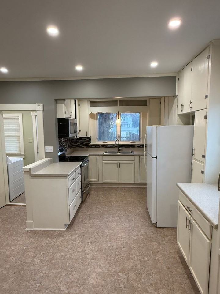 406 Robbins St - Photo 5 of 23