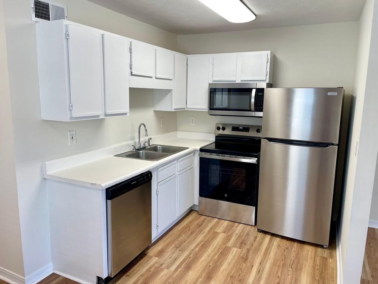575 Dexter Dr - Photo 4 of 10