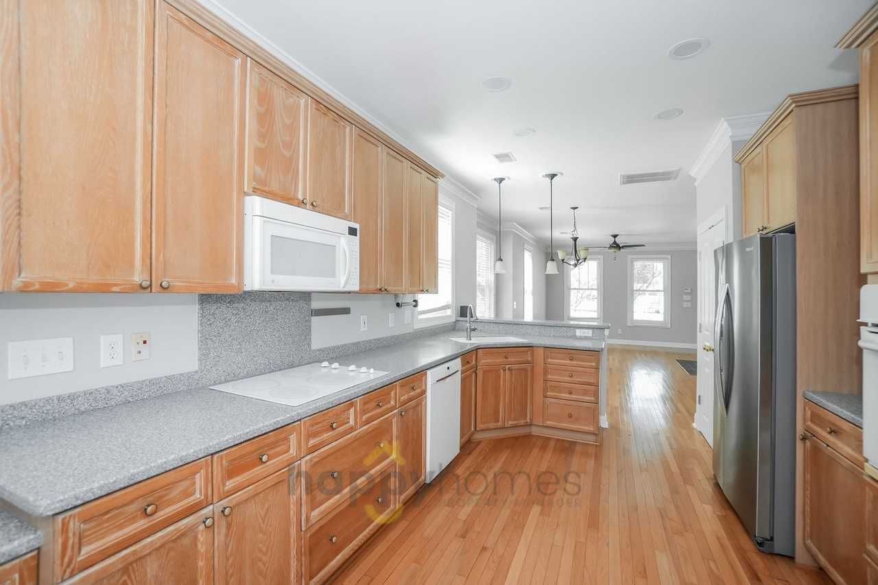 1115 Thrower St - Photo 7 of 23