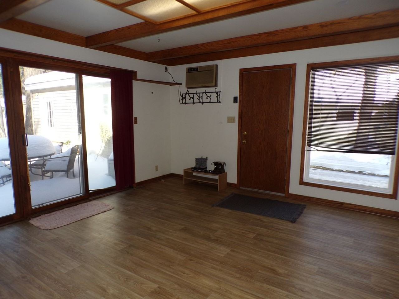 1909 Iroquois St - Photo 3 of 39