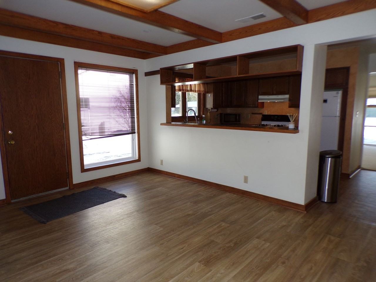 1909 Iroquois St - Photo 4 of 39