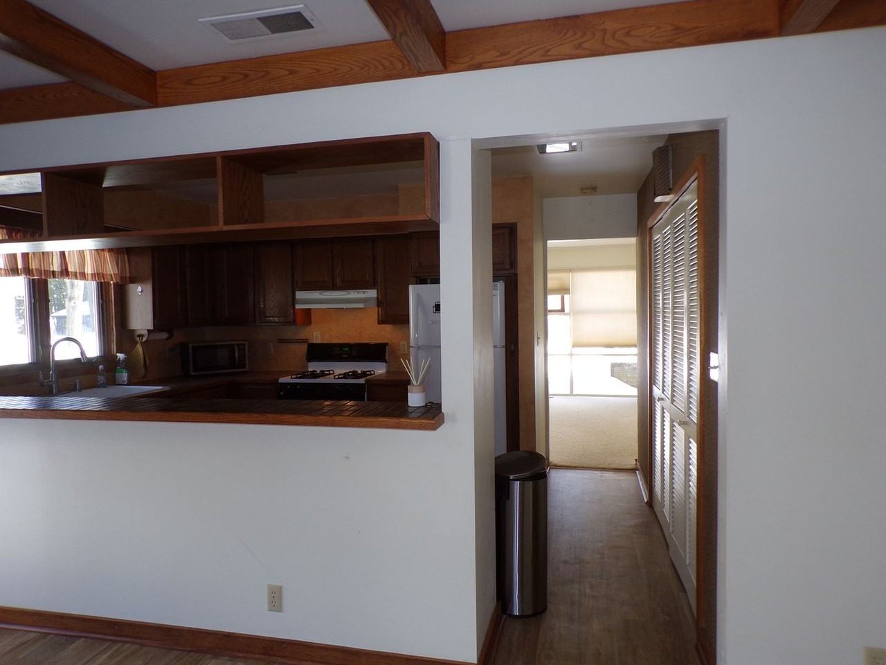 1909 Iroquois St - Photo 6 of 39