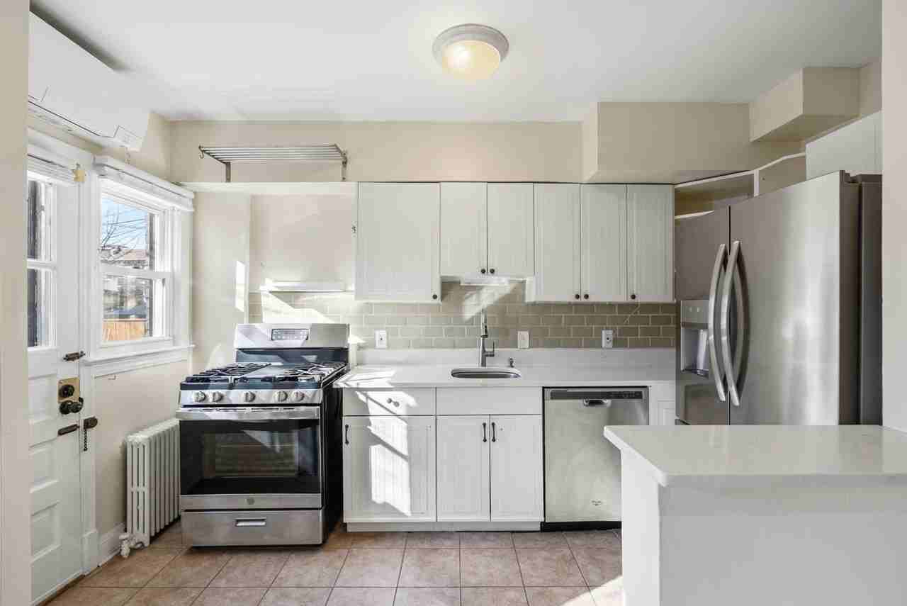 1007 15th St Se - Photo 7 of 30