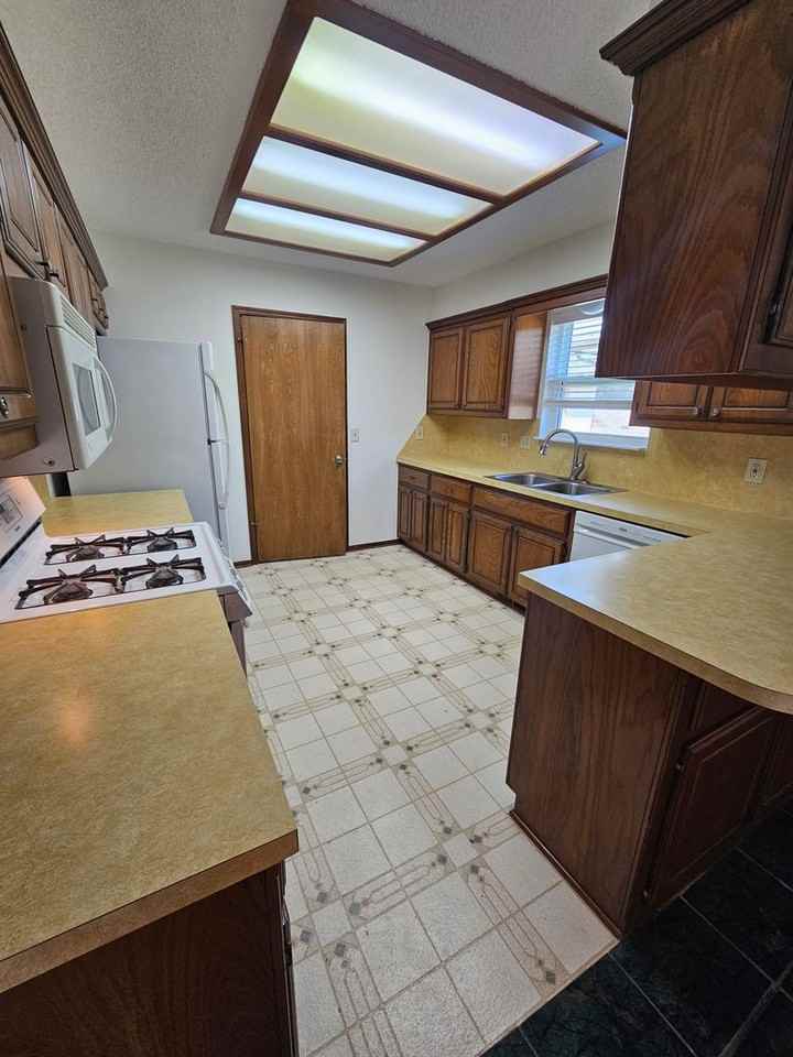 4716 Marston Ct - Photo 4 of 19