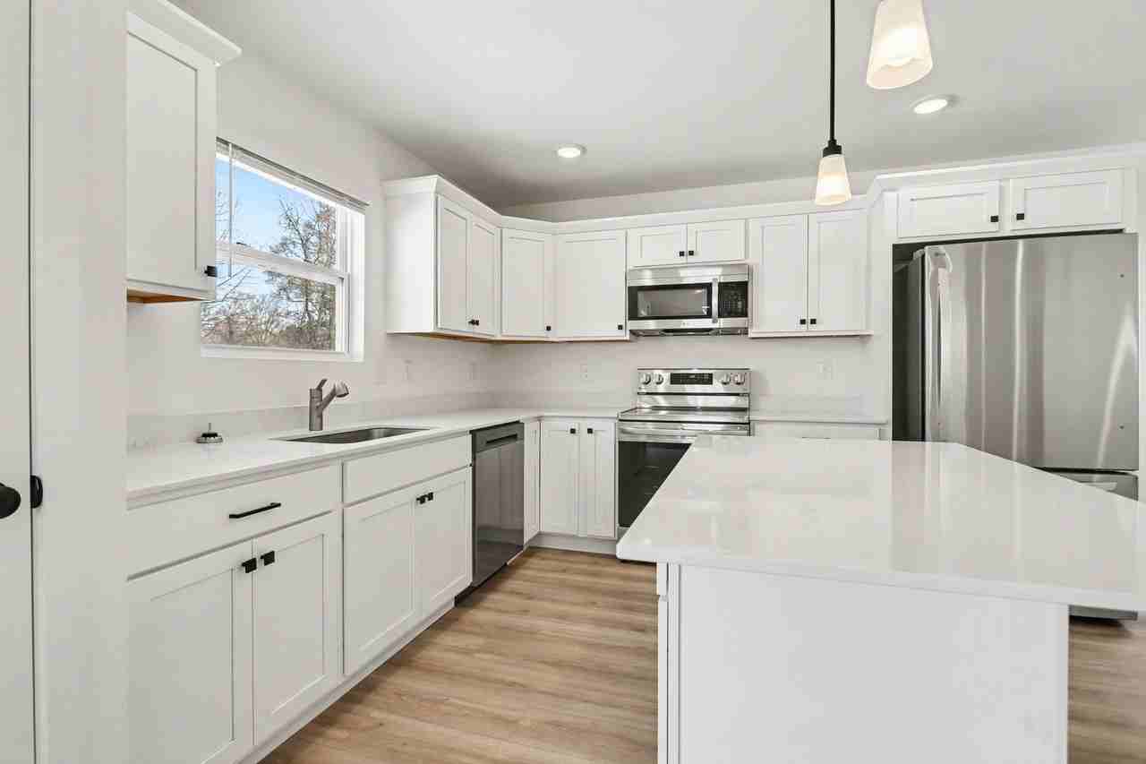 8205 8205 Crestbrook Court - Photo 4 of 24