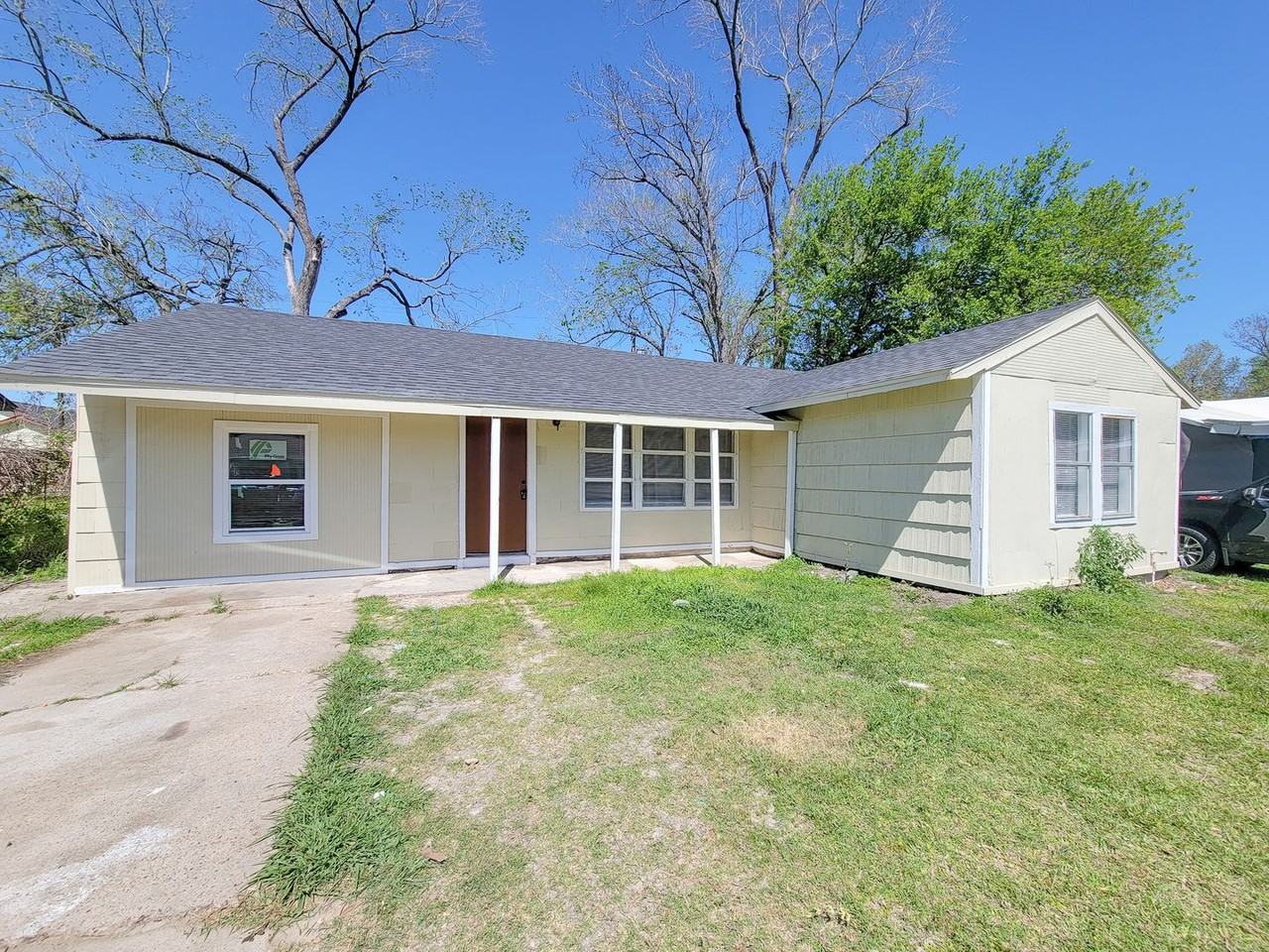 5815 Southseas St - Photo 2 of 32