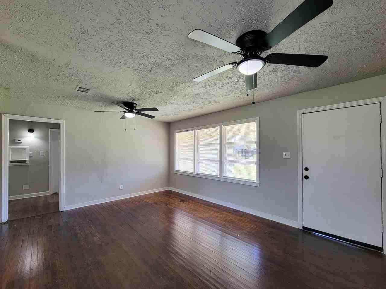 5815 Southseas St - Photo 3 of 32