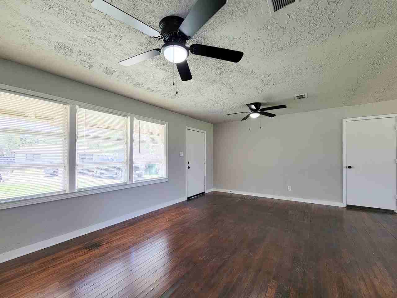 5815 Southseas St - Photo 6 of 32