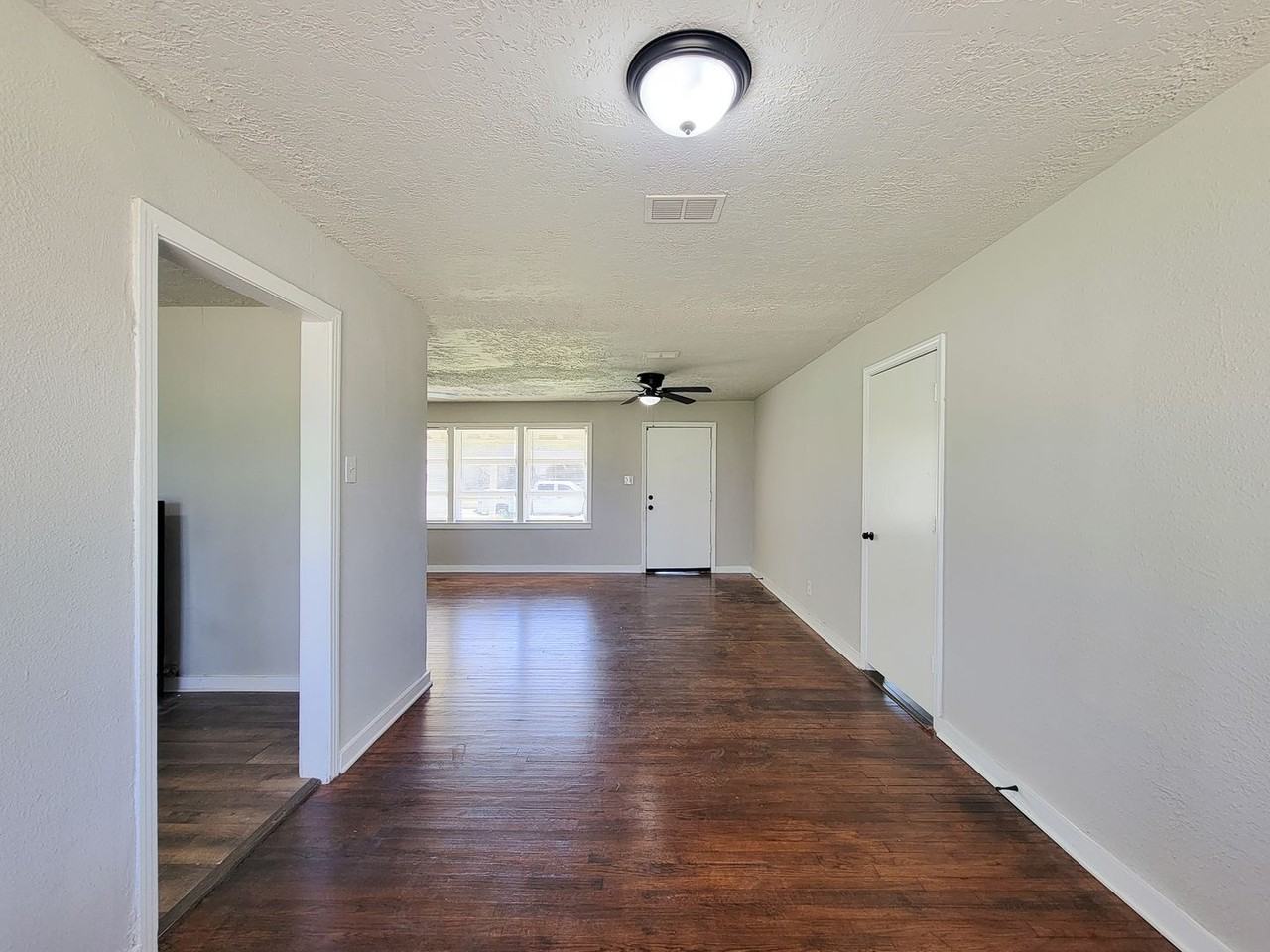 5815 Southseas St - Photo 7 of 32