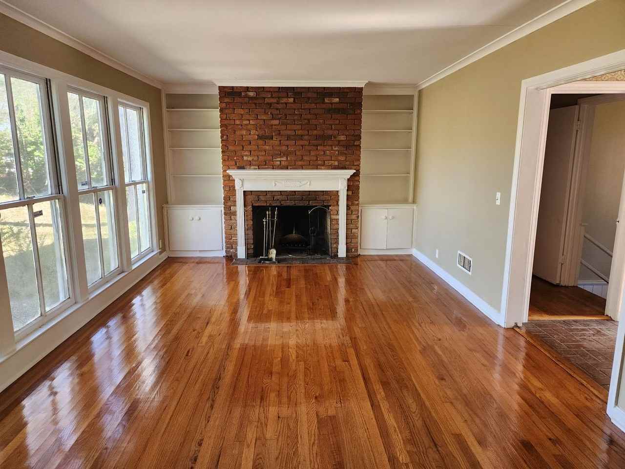 1097 Bolton Ct - Photo 4 of 12