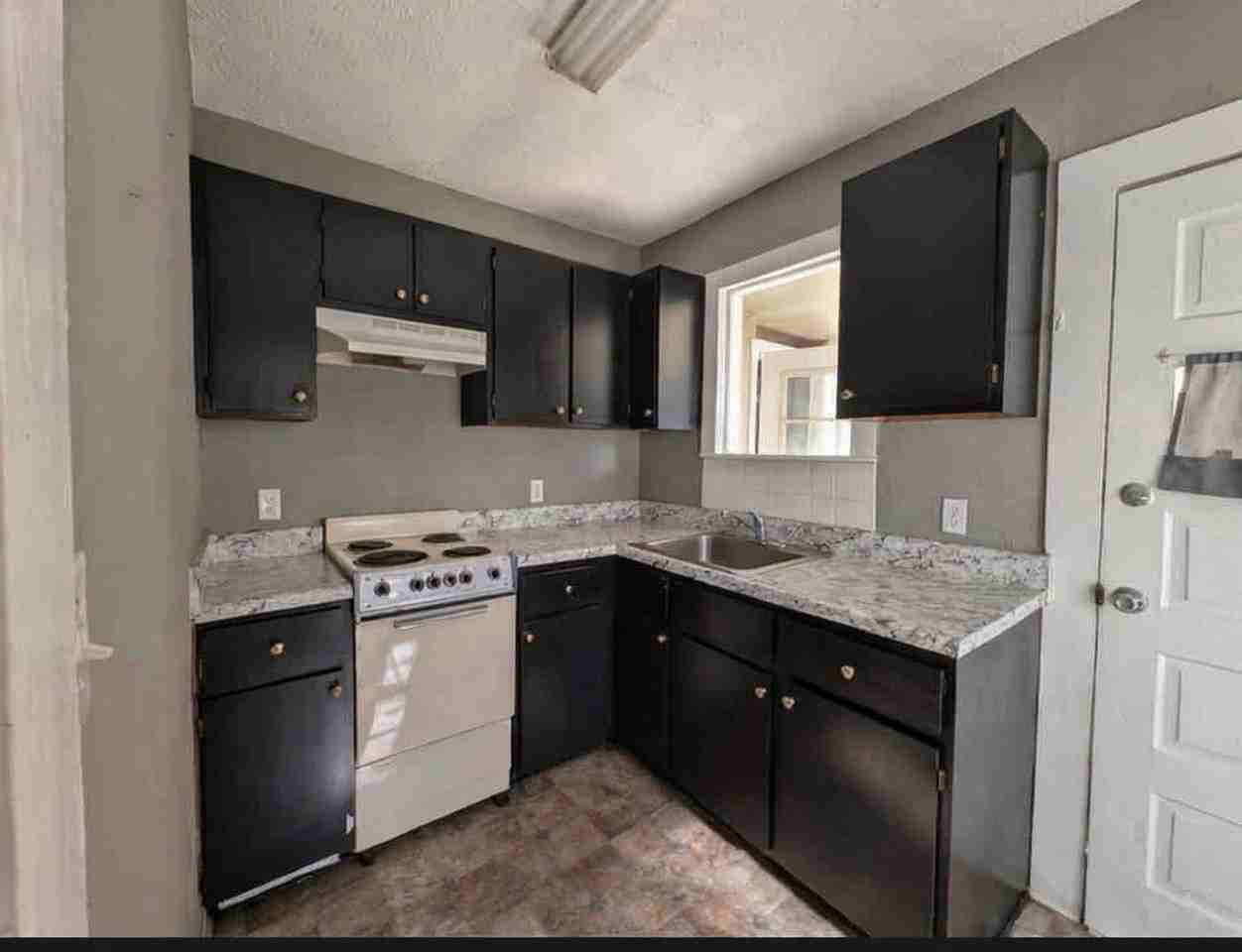 2992 Jefferson St - Photo 4 of 8