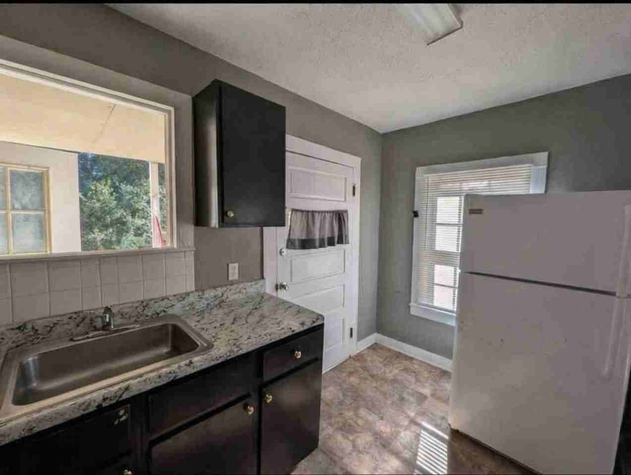 2992 Jefferson St - Photo 5 of 8