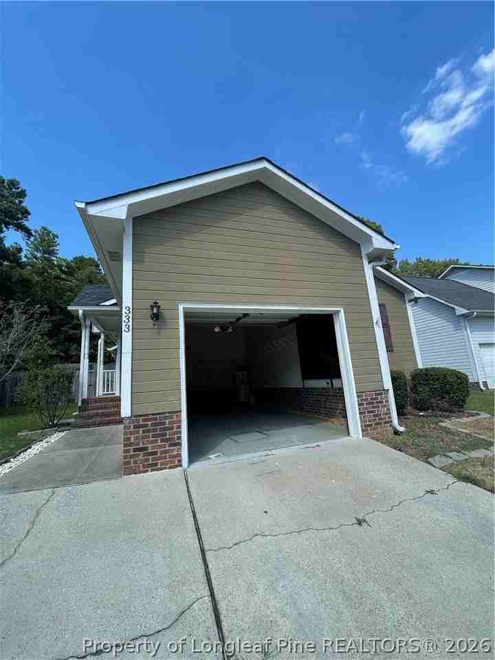 333 Abbottswood Dr - Photo 3 of 24