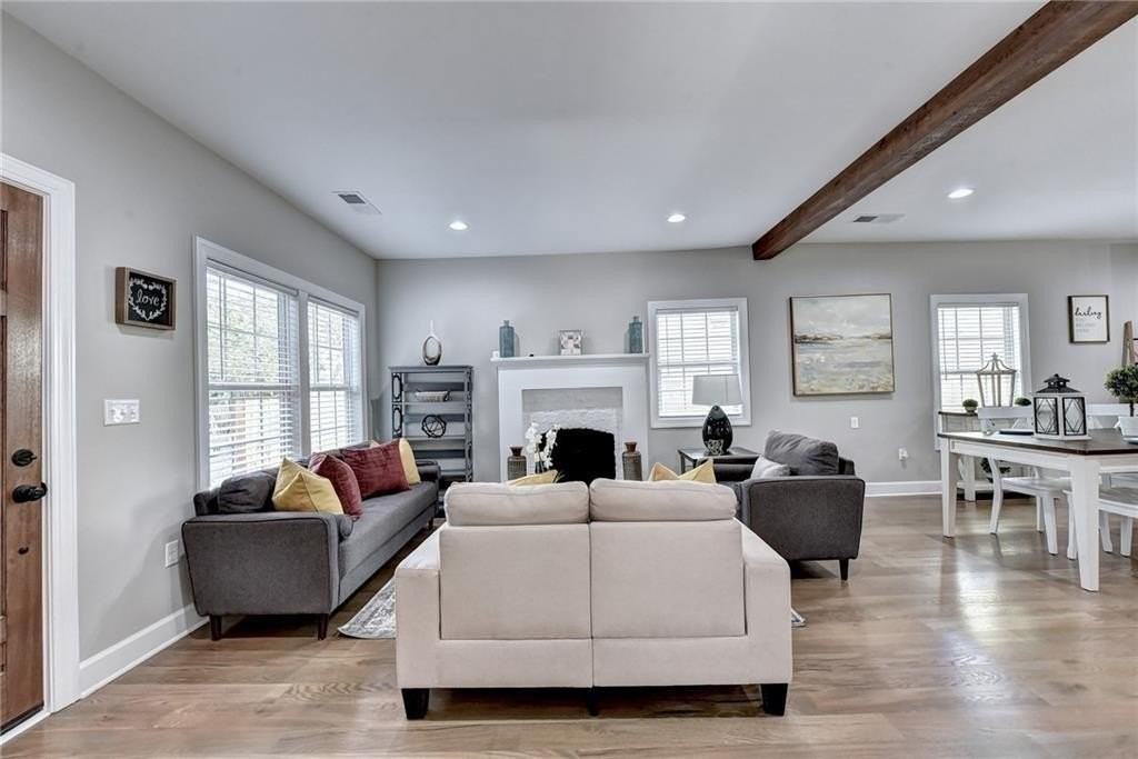 663 Bryan St Se - Photo 3 of 11