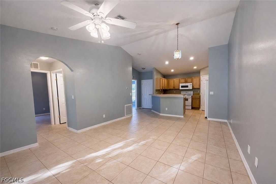 609/611 HAWTHORNE Avenue S - Photo 3 of 21