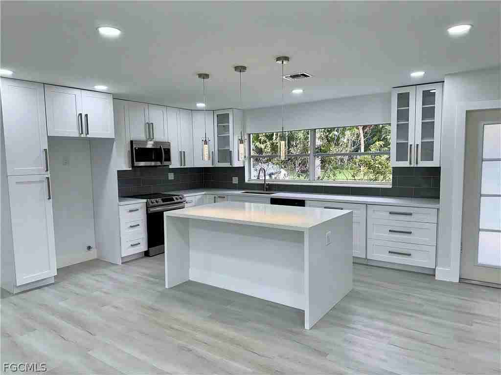 6187 Island Park Ct - Photo 4 of 15