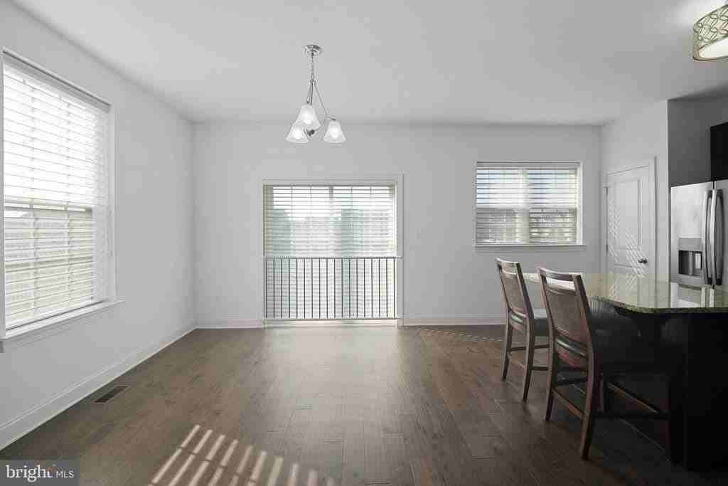 1310 Carrick Ct - Photo 4 of 27