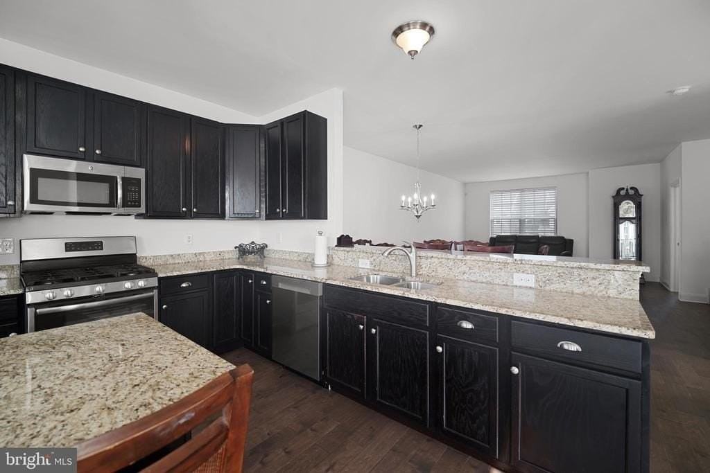 1310 Carrick Ct - Photo 6 of 27