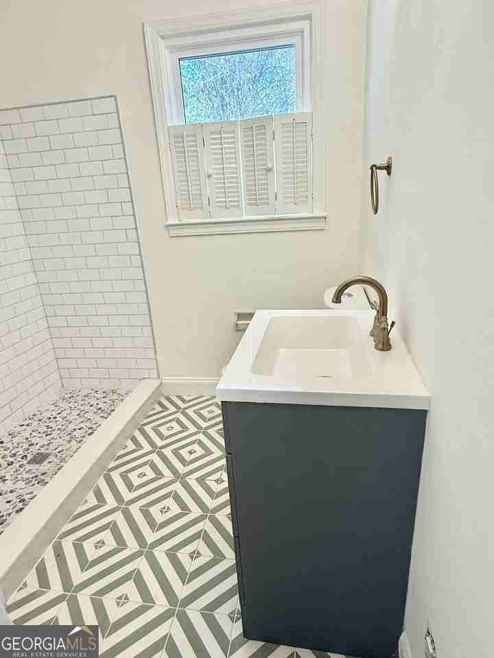 110 Elm Dr - Photo 4 of 12