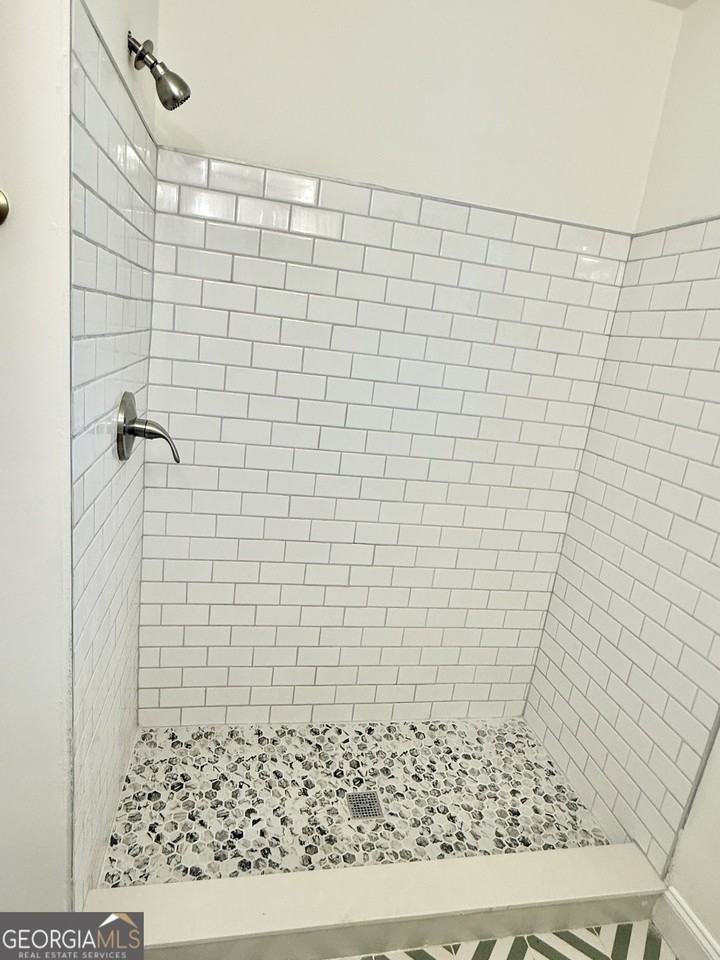 110 Elm Dr - Photo 5 of 12