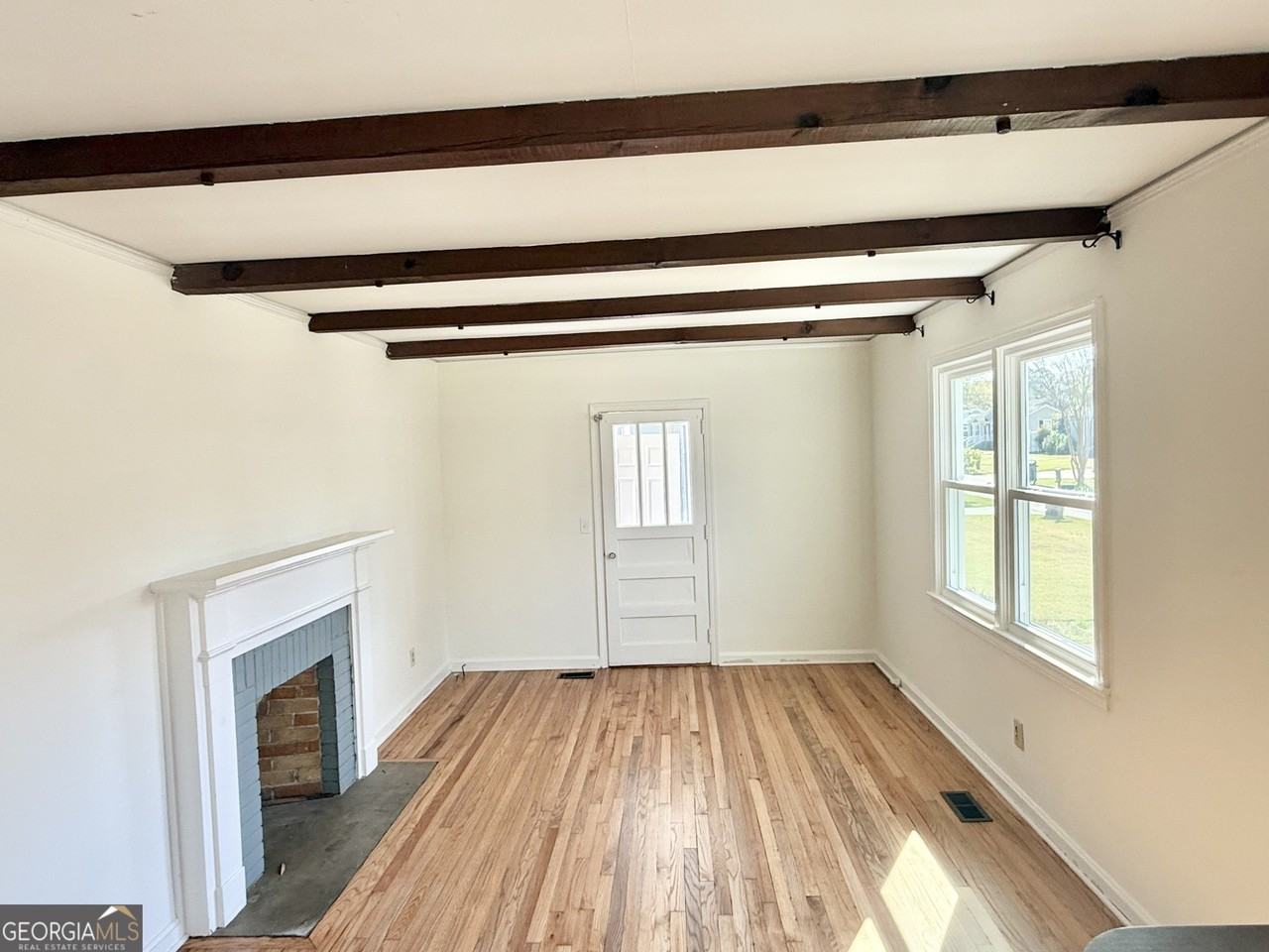 110 Elm Dr - Photo 7 of 12